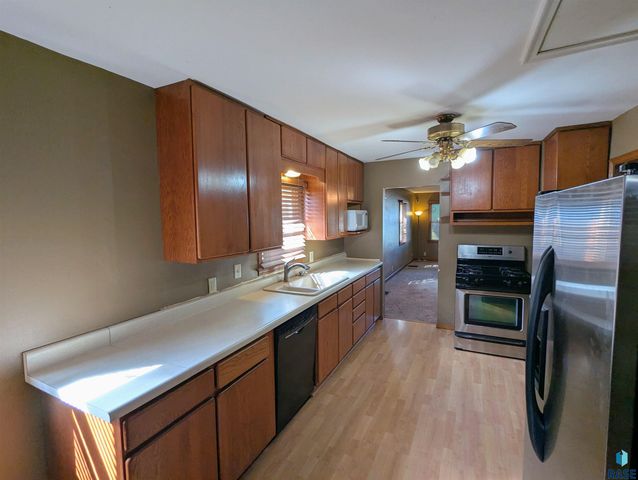 1202 N Prairie Ave Avenue, Sioux Falls, SD 57104