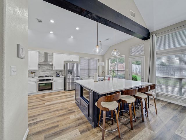 1801 Kris Street, Mansfield, TX 76063