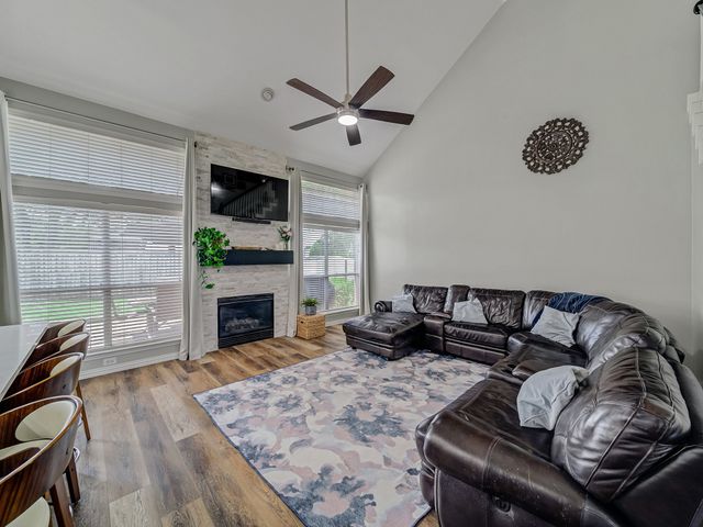 1801 Kris Street, Mansfield, TX 76063