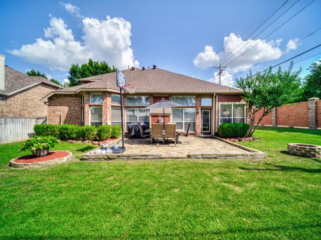 1801 Kris Street, Mansfield, TX 76063