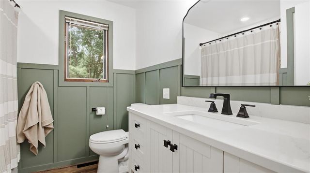 1238 Dogwood Drive, Eau Claire, WI 54701