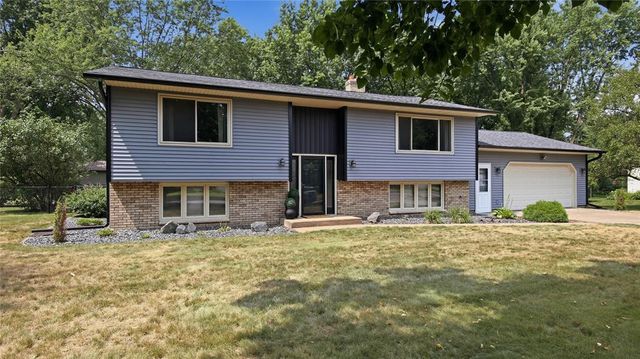 1238 Dogwood Drive, Eau Claire, WI 54701