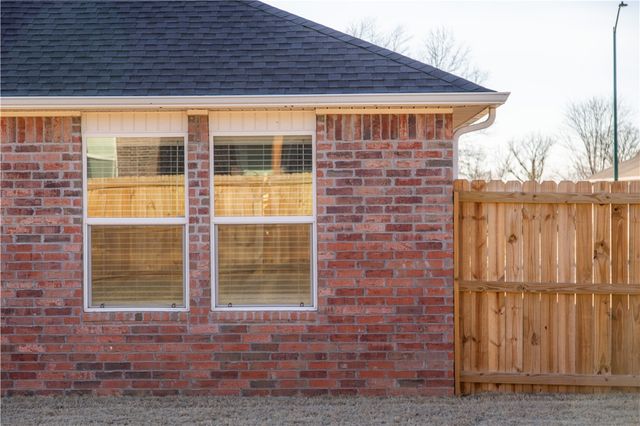 3121 N Rooster, Siloam Springs, AR 72761