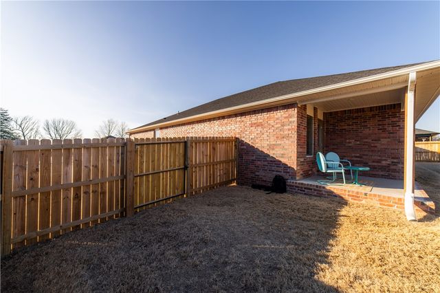 3121 N Rooster, Siloam Springs, AR 72761