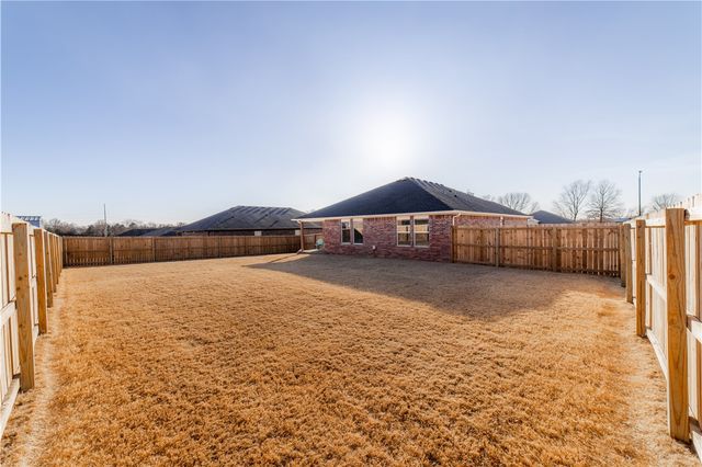 3121 N Rooster, Siloam Springs, AR 72761