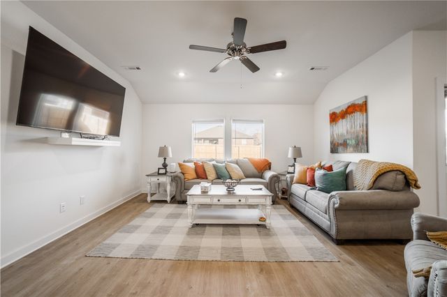 3121 N Rooster, Siloam Springs, AR 72761