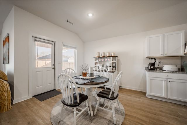 3121 N Rooster, Siloam Springs, AR 72761