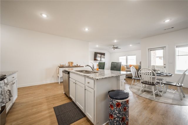 3121 N Rooster, Siloam Springs, AR 72761