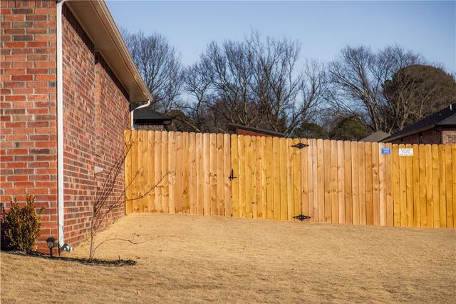 3121 N Rooster, Siloam Springs, AR 72761