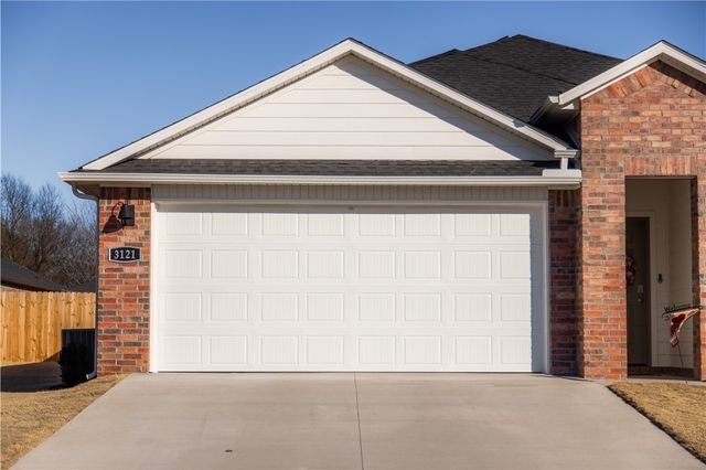 3121 N Rooster, Siloam Springs, AR 72761