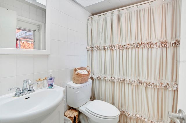 412 MAJORCA AVENUE, Altamonte Springs, FL 32714