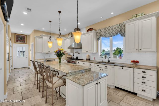32 Freeman Court, Toms River, NJ 08753