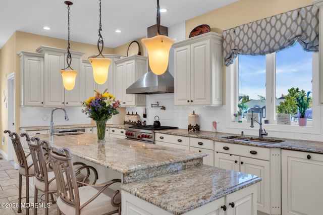 32 Freeman Court, Toms River, NJ 08753