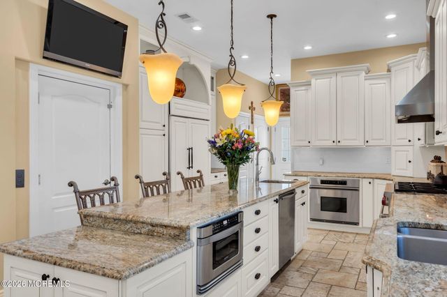 32 Freeman Court, Toms River, NJ 08753