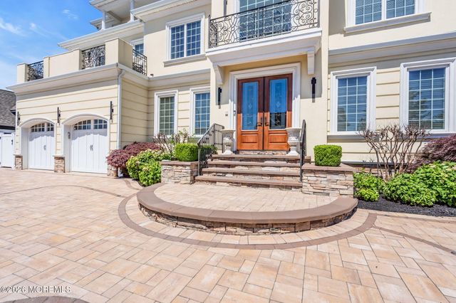 32 Freeman Court, Toms River, NJ 08753