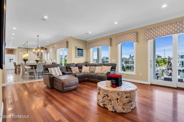 32 Freeman Court, Toms River, NJ 08753