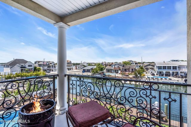 32 Freeman Court, Toms River, NJ 08753