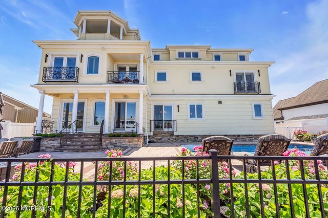 32 Freeman Court, Toms River, NJ 08753