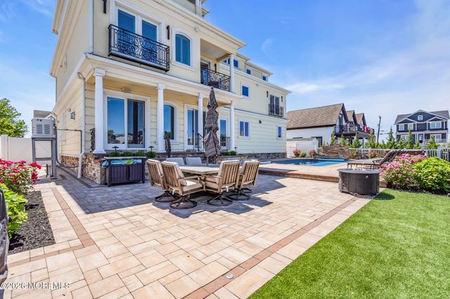 32 Freeman Court, Toms River, NJ 08753