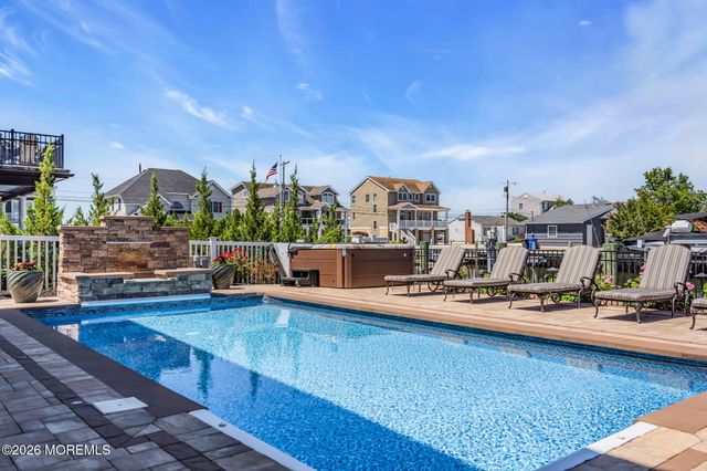 32 Freeman Court, Toms River, NJ 08753