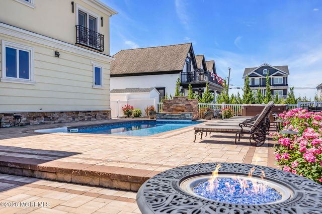 32 Freeman Court, Toms River, NJ 08753