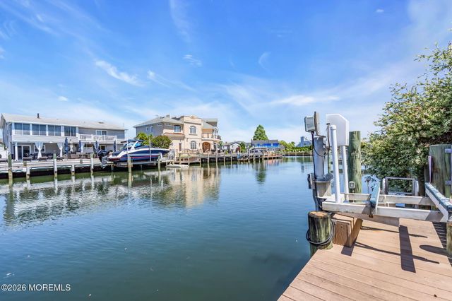 32 Freeman Court, Toms River, NJ 08753