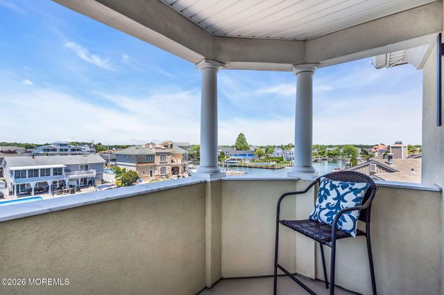 32 Freeman Court, Toms River, NJ 08753