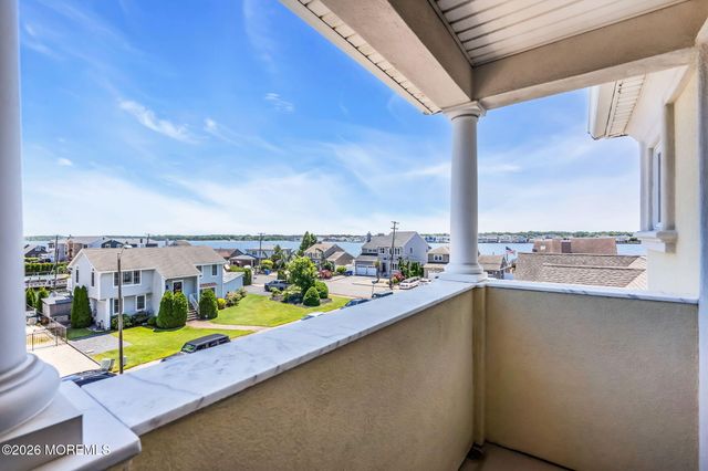 32 Freeman Court, Toms River, NJ 08753