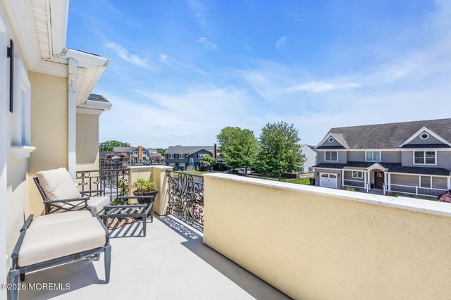 32 Freeman Court, Toms River, NJ 08753