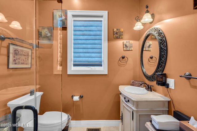 32 Freeman Court, Toms River, NJ 08753
