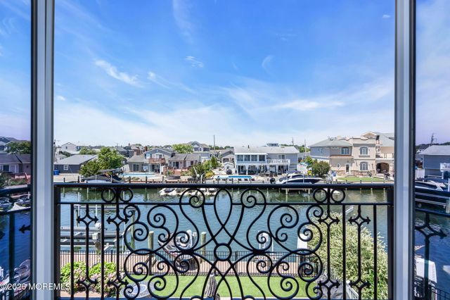 32 Freeman Court, Toms River, NJ 08753