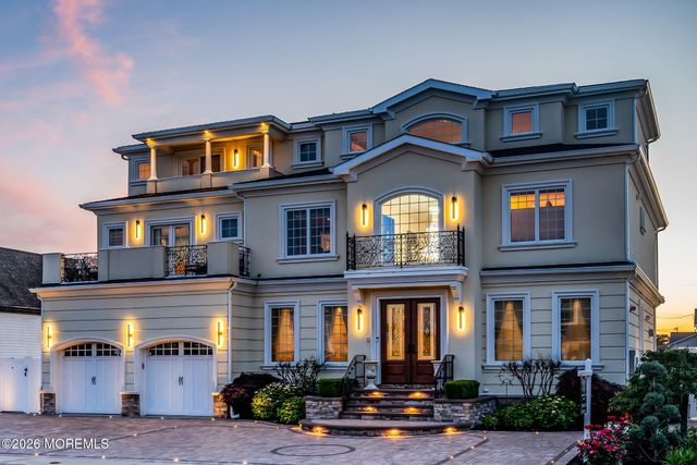 32 Freeman Court, Toms River, NJ 08753