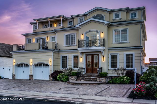 32 Freeman Court, Toms River, NJ 08753