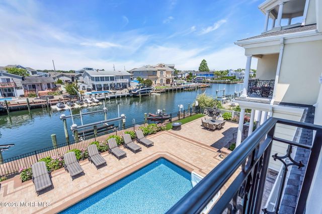 32 Freeman Court, Toms River, NJ 08753