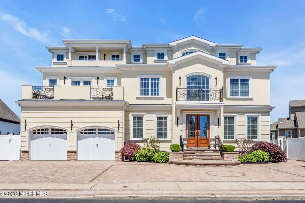 32 Freeman Court, Toms River, NJ 08753