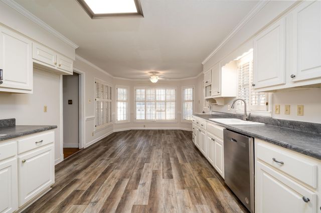 1666 OAK HILL RD, Germantown, TN 38138