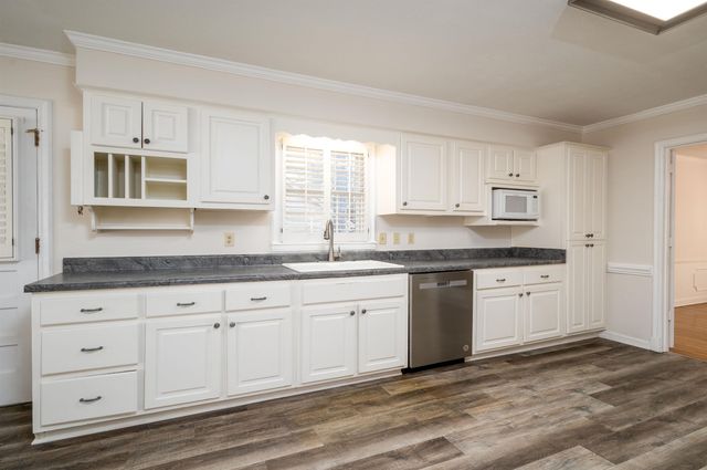 1666 OAK HILL RD, Germantown, TN 38138