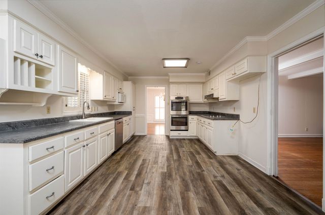 1666 OAK HILL RD, Germantown, TN 38138