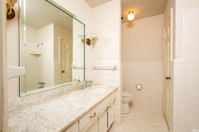 1666 OAK HILL RD, Germantown, TN 38138