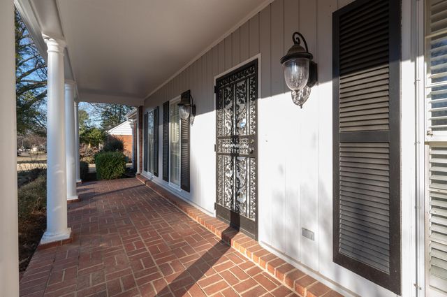 1666 OAK HILL RD, Germantown, TN 38138