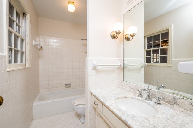 1666 OAK HILL RD, Germantown, TN 38138