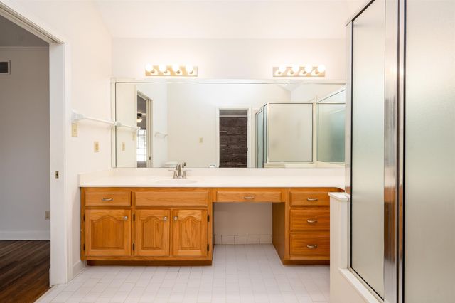 1666 OAK HILL RD, Germantown, TN 38138