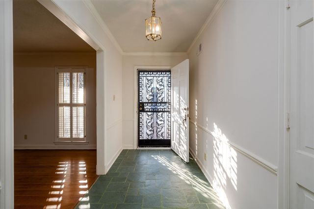 1666 OAK HILL RD, Germantown, TN 38138