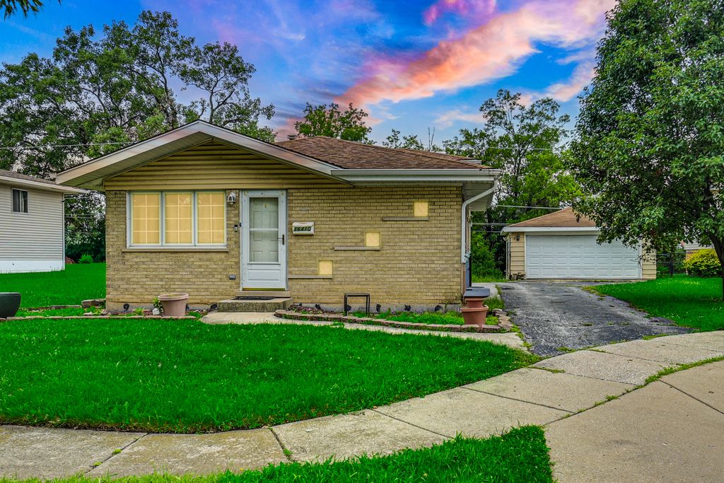 16410 Laura Lane, Oak Forest, IL 60452