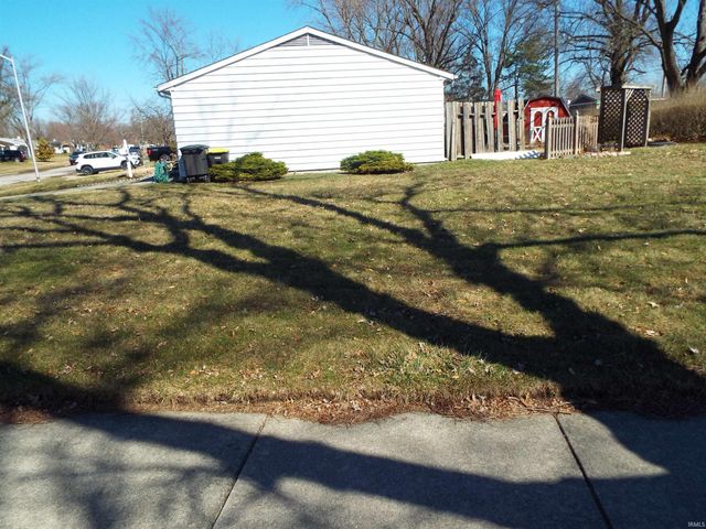 7629 Kingsway Drive, Fort Wayne, IN 46819