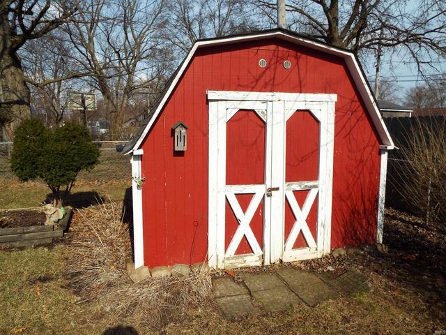 7629 Kingsway Drive, Fort Wayne, IN 46819