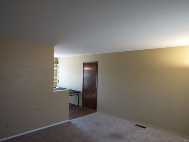 7629 Kingsway Drive, Fort Wayne, IN 46819