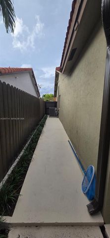 15412 SW 177th Ter, Miami, FL 33187