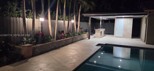 15412 SW 177th Ter, Miami, FL 33187