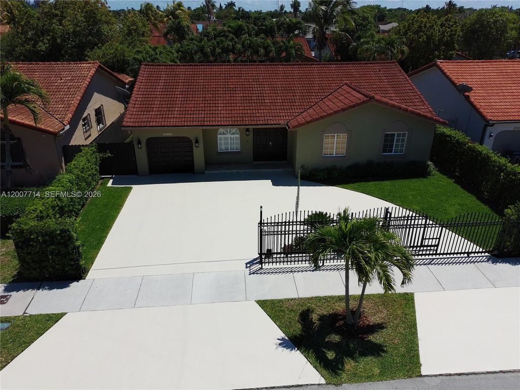 15412 SW 177th Ter, Miami, FL 33187